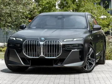 BMW 750 e M SPORT. CER. SOFTC.