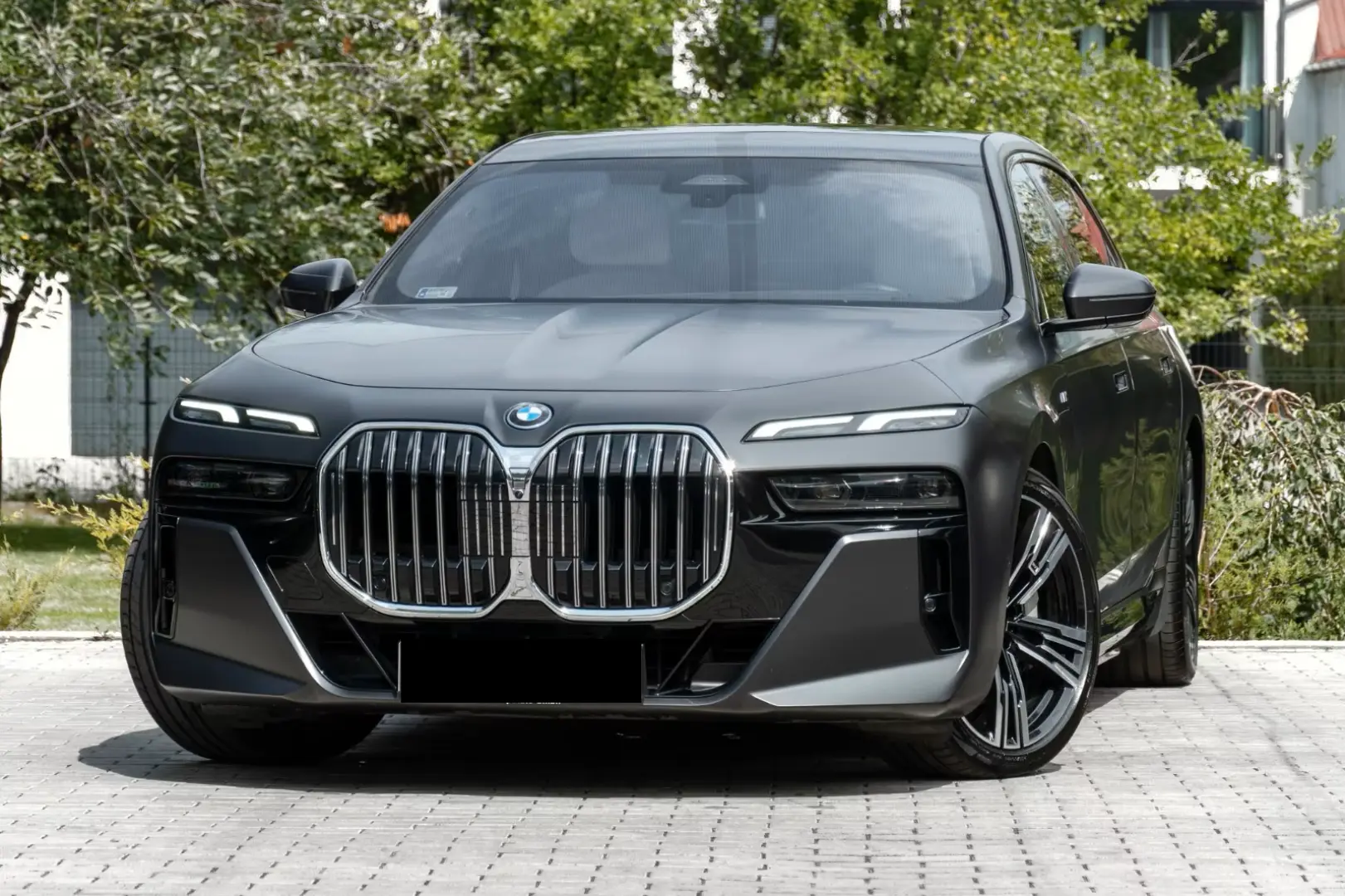 BMW 750 e M SPORT. CER. SOFTC.
