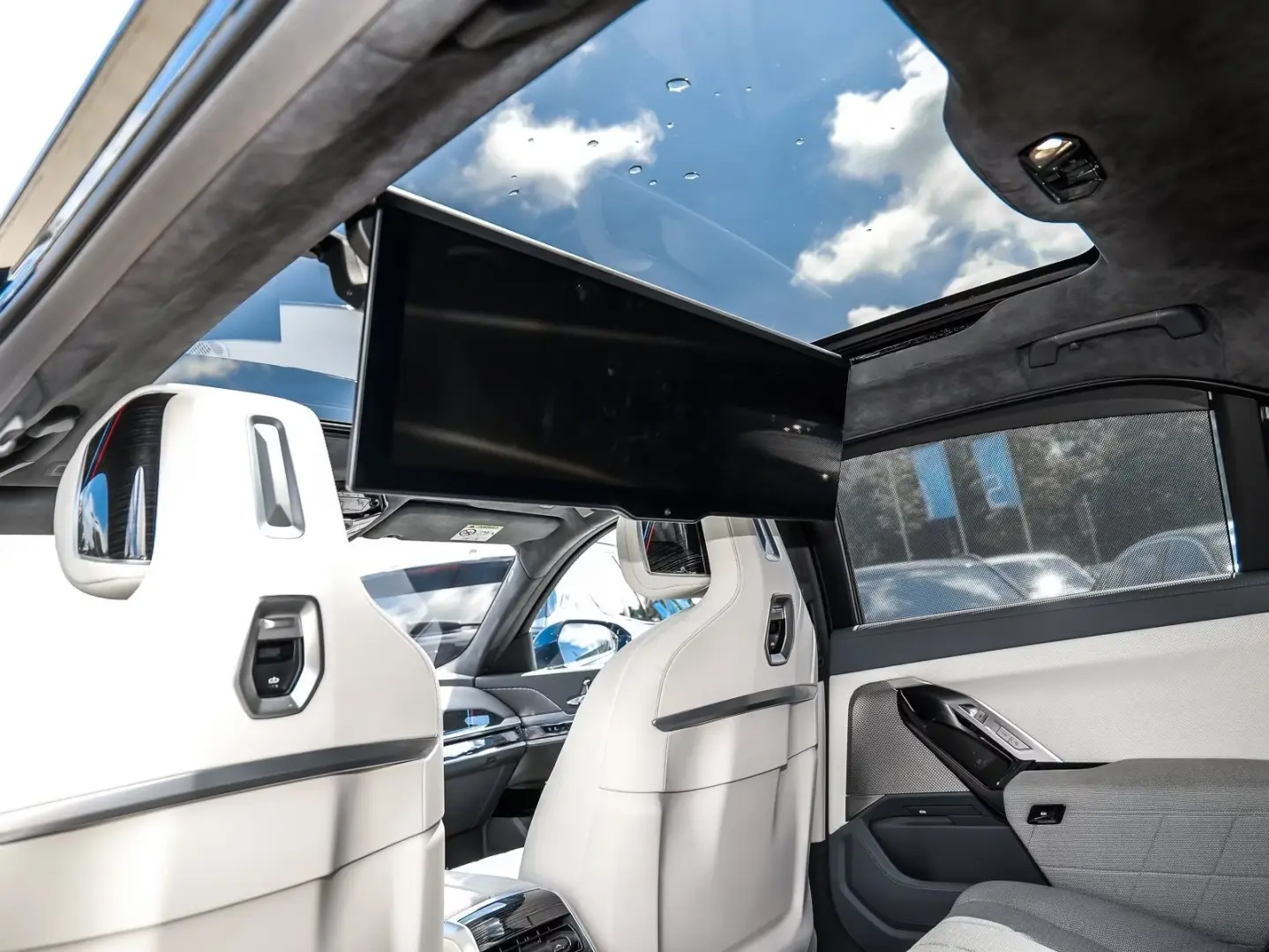 BMW 740 d xDrive M SPORT+ENT BACKGROUND