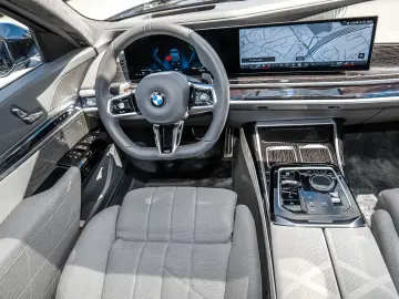BMW 740 d xDrive M SPORT+ENT BACKGROUND