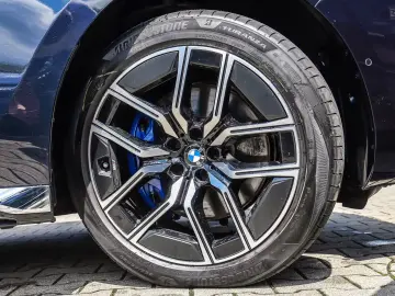 BMW 740 d xDrive M SPORT+ENT BACKGROUND