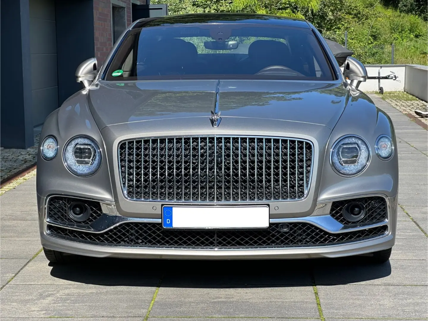 Flying Spur 6.0 W12 1 Hand