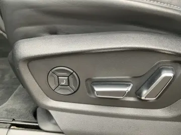 Q8 60 TFSI e S-Line QU HD-Matrix+ACC+NAV+SHZ+RFK