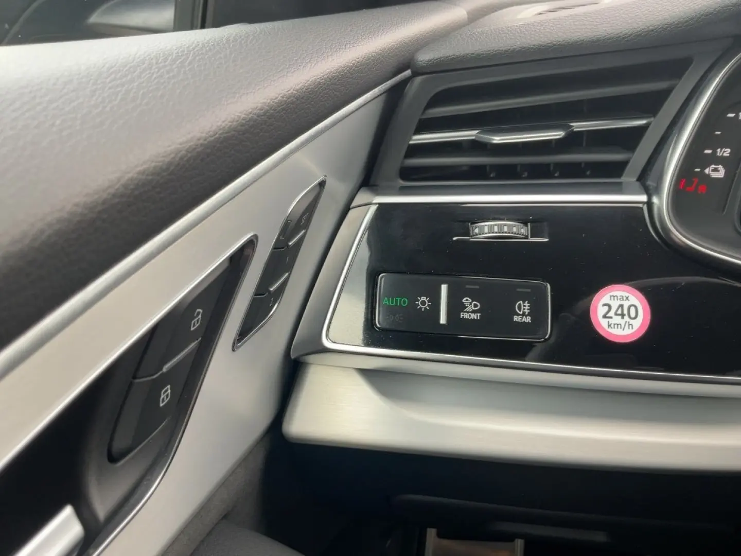 Q8 60 TFSI e S-Line QU HD-Matrix+ACC+NAV+SHZ+RFK