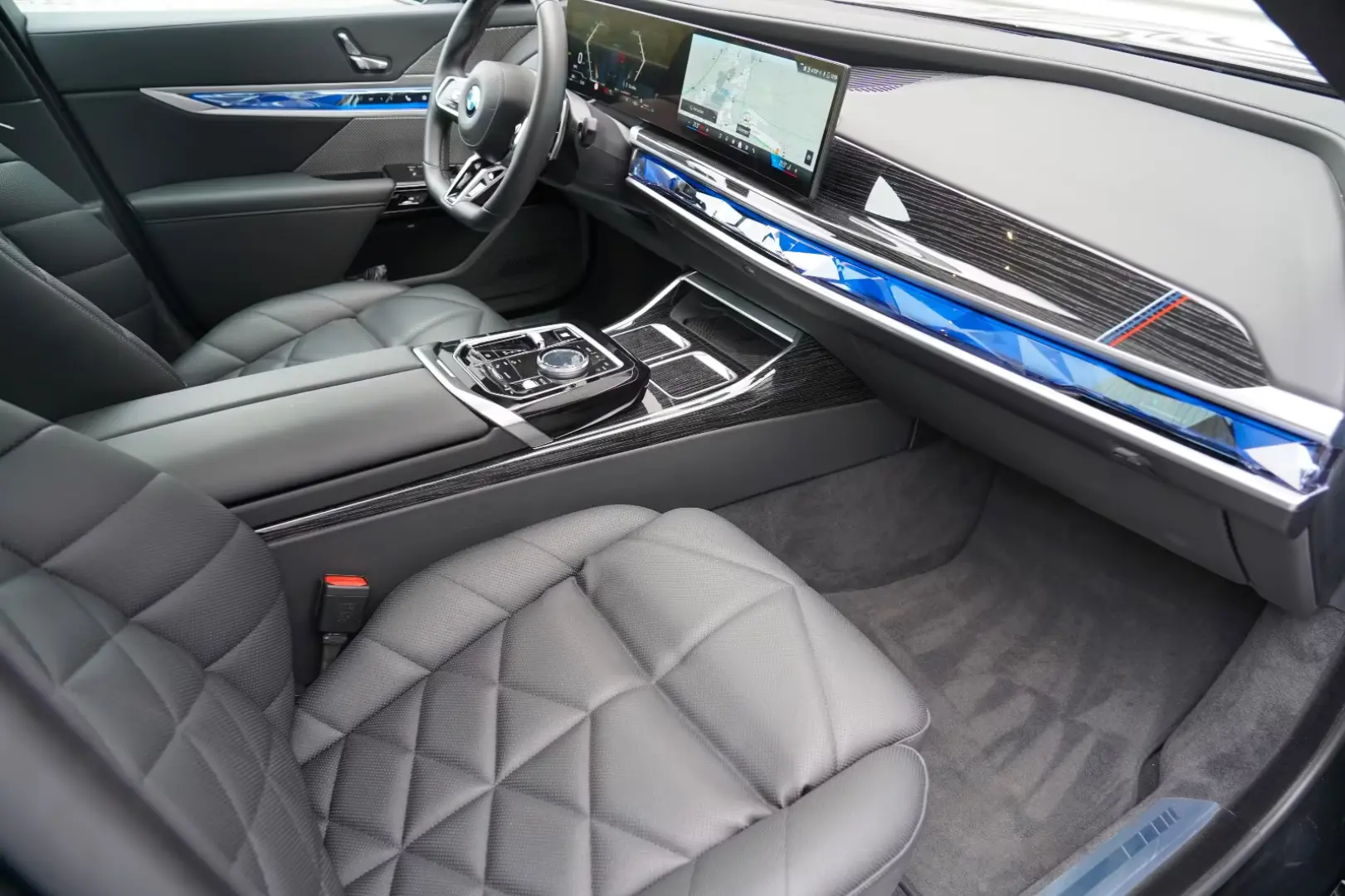 BMW 740 d xDrive M Sport SKYLOUNGE ICONI