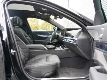 BMW 740 d xDrive M Sport SKYLOUNGE ICONI