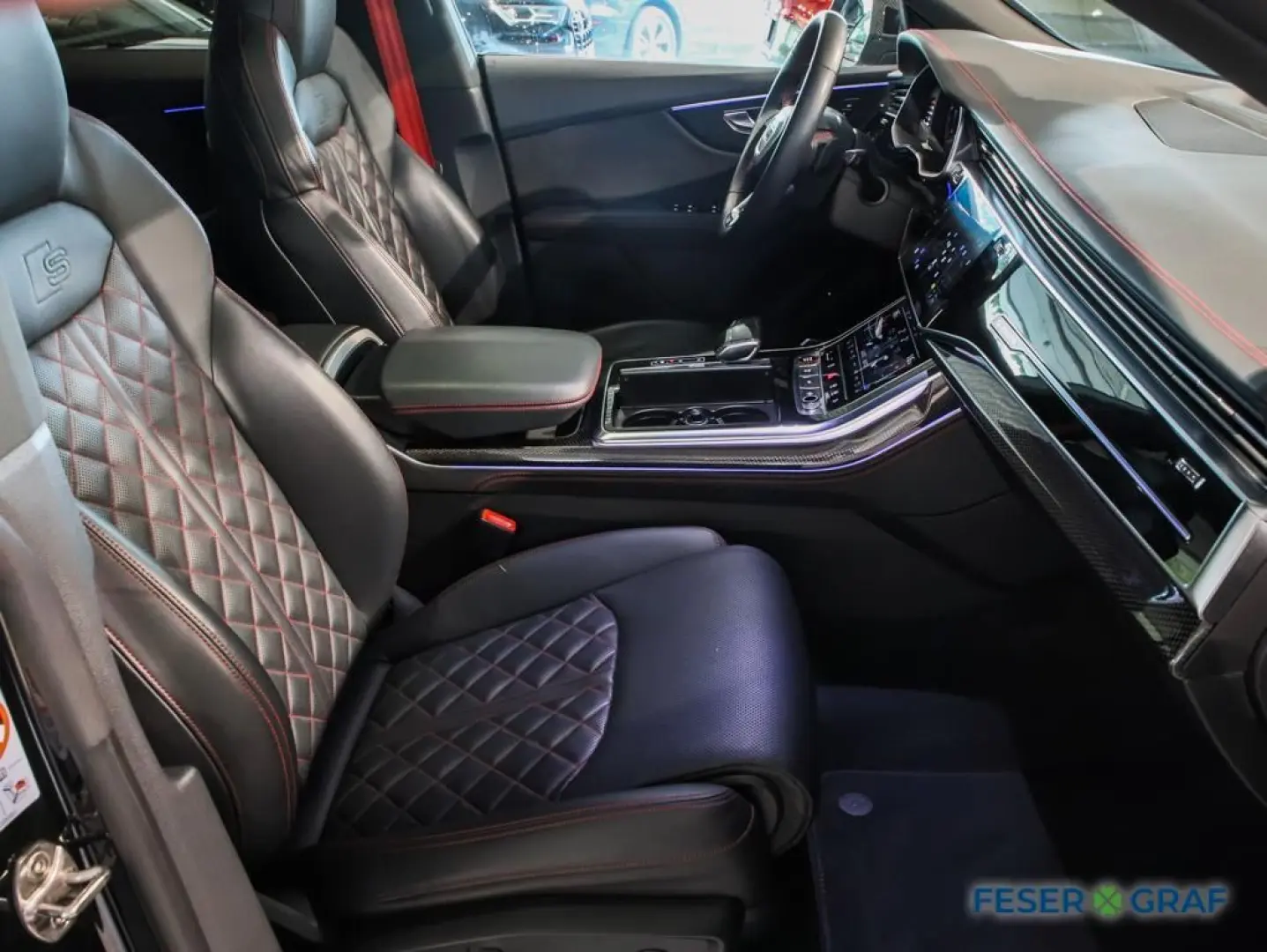 SQ8 TFSI competition plus AHK Matrix Pano Standh