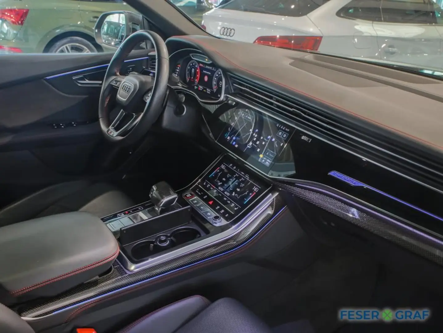 SQ8 TFSI competition plus AHK Matrix Pano Standh