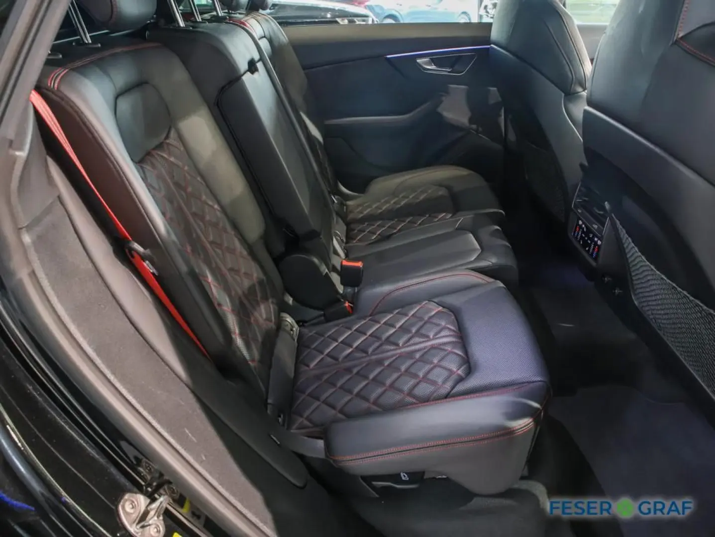 SQ8 TFSI competition plus AHK Matrix Pano Standh