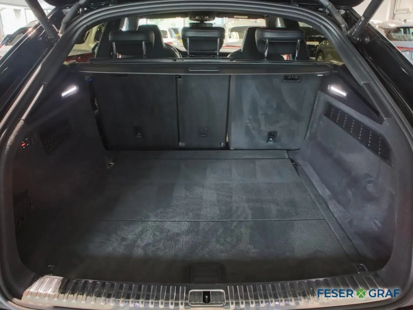 SQ8 TFSI competition plus AHK Matrix Pano Standh