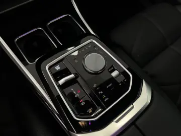 BMW 740 d xDrive M-Sport PANO-SKY