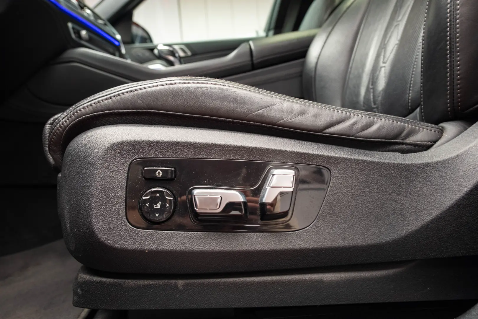 BMW X6 M50i X-Drive *HUD*Sky Lounge*Harman-Kardon