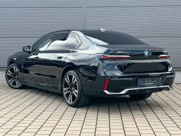 BMW 750 e Lim xDrive M Sport*Integral*Pano