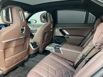 BMW 750 e Lim xDrive M Sport*Integral*Pano