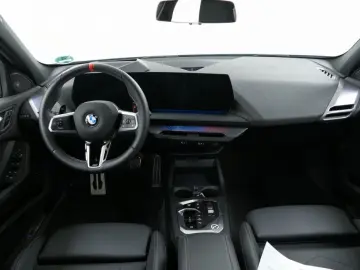 M135 xDrive Limousine