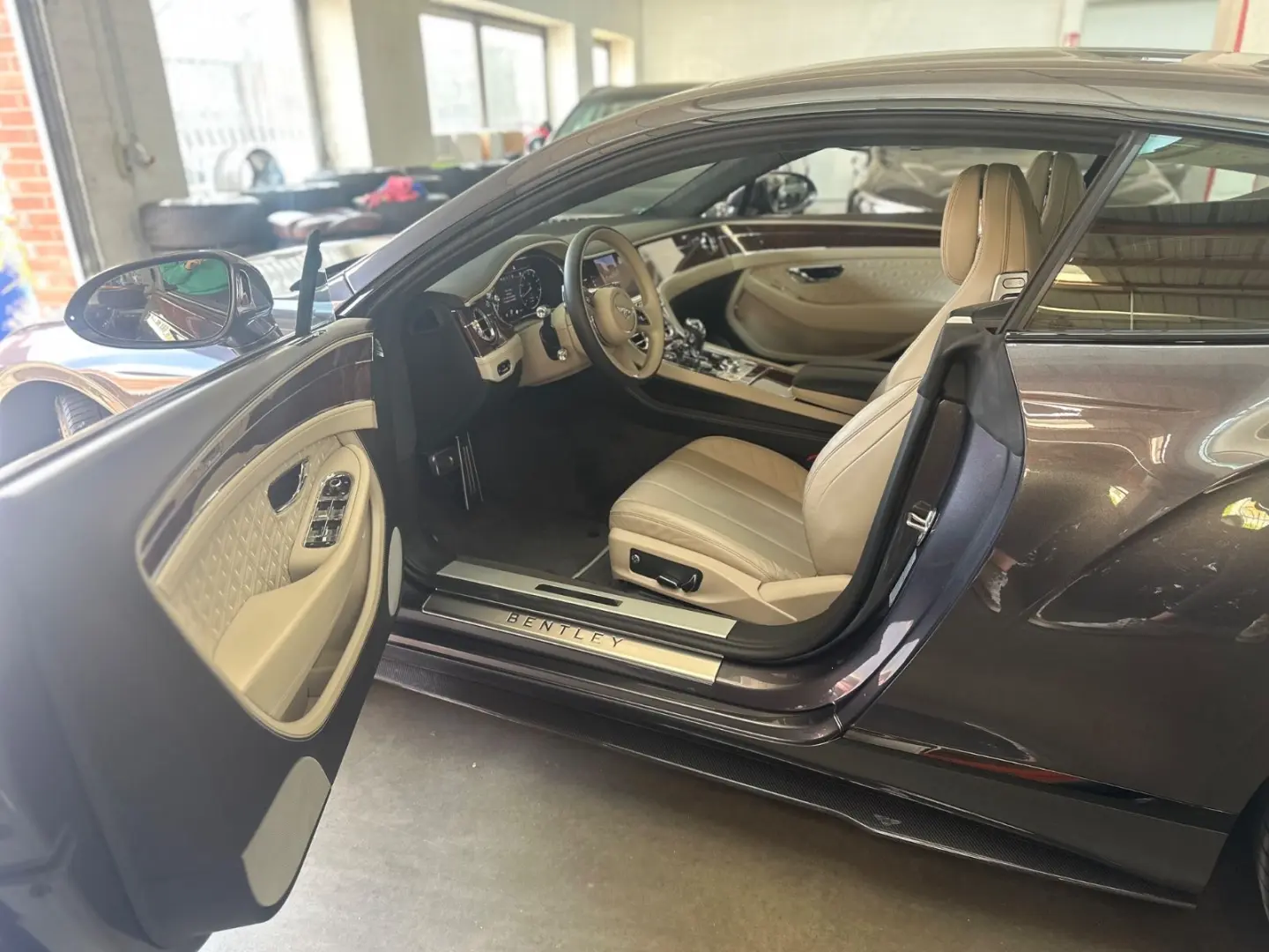 Continental GT V8 orig. 11.1 TKM  PANO CARBON- 7