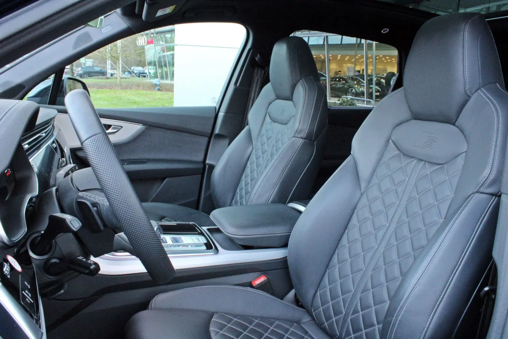 Q7 50TDI S LINE BLACK PANO HUD STHZ AHK MATRIX
