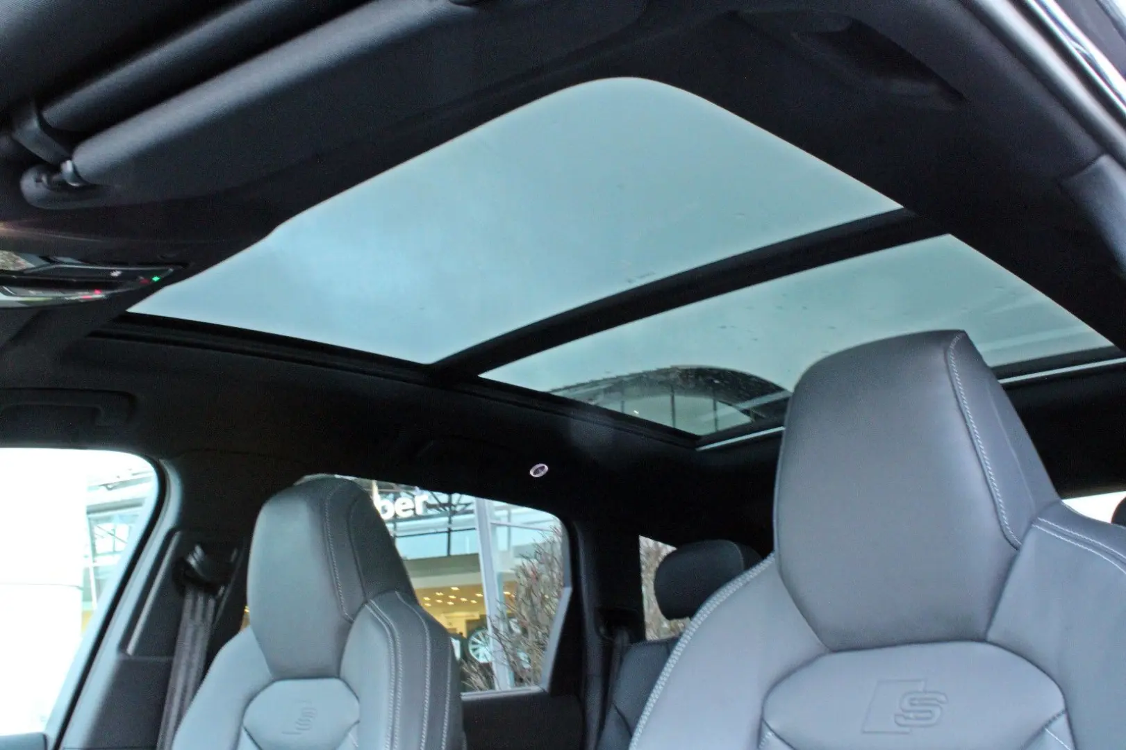 Q7 50TDI S LINE BLACK PANO HUD STHZ AHK MATRIX