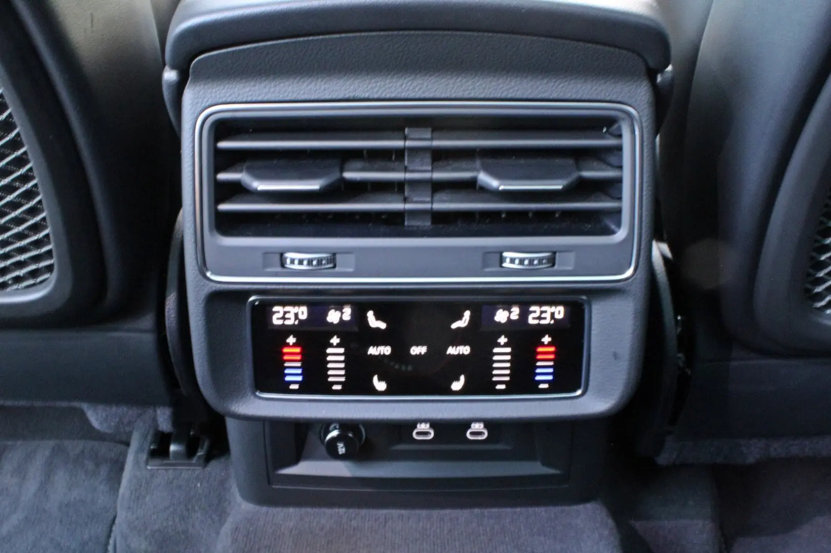 Q7 50TDI S LINE BLACK PANO HUD STHZ AHK MATRIX