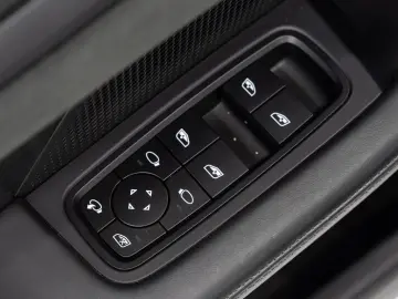 Taycan GTS*PANO*BOSE*SPORT-CHRONO*21