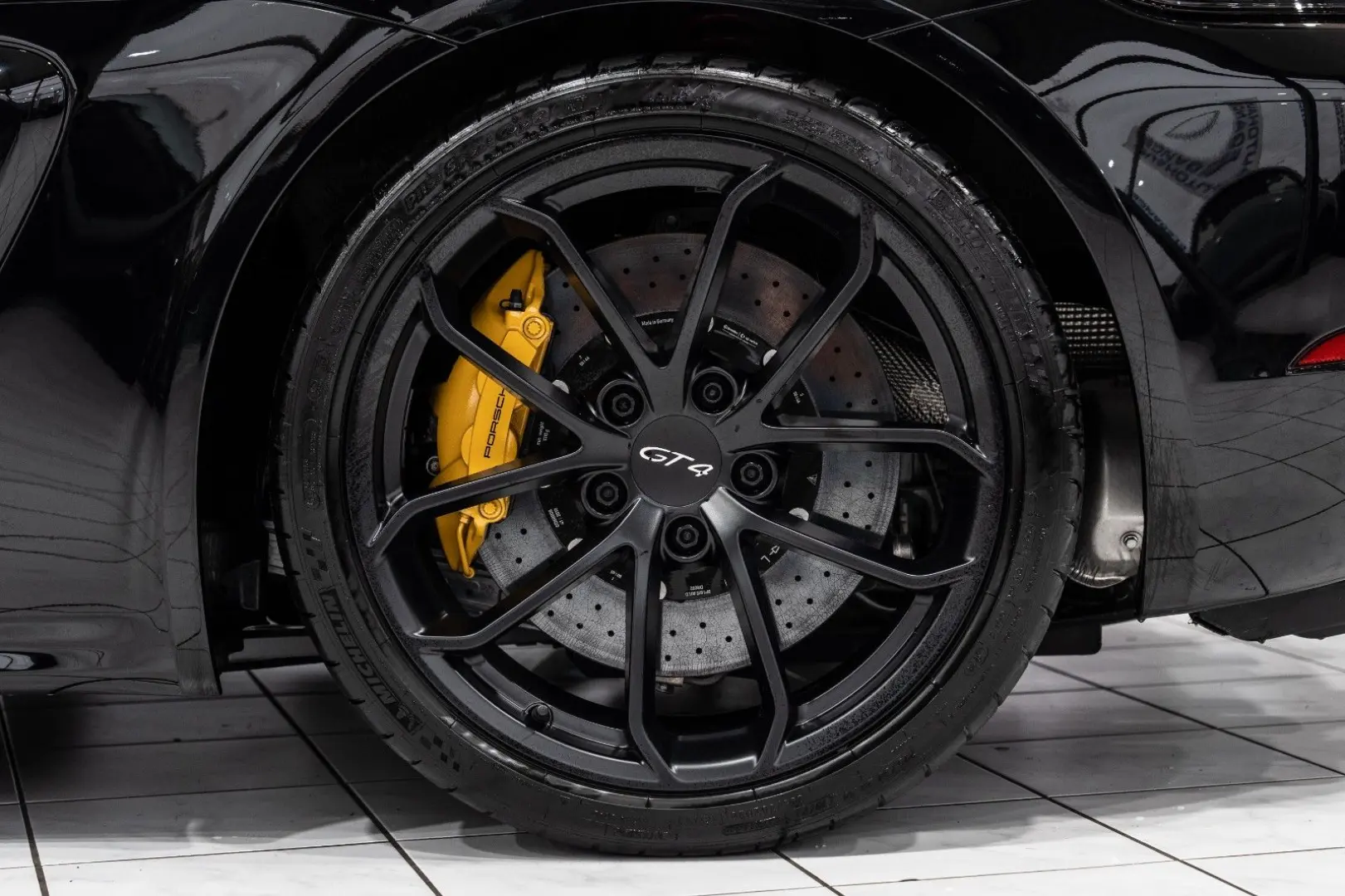 Cayman GT4*CARBON*SPORT-CHRONO*KERAMIK*18-WEGE*