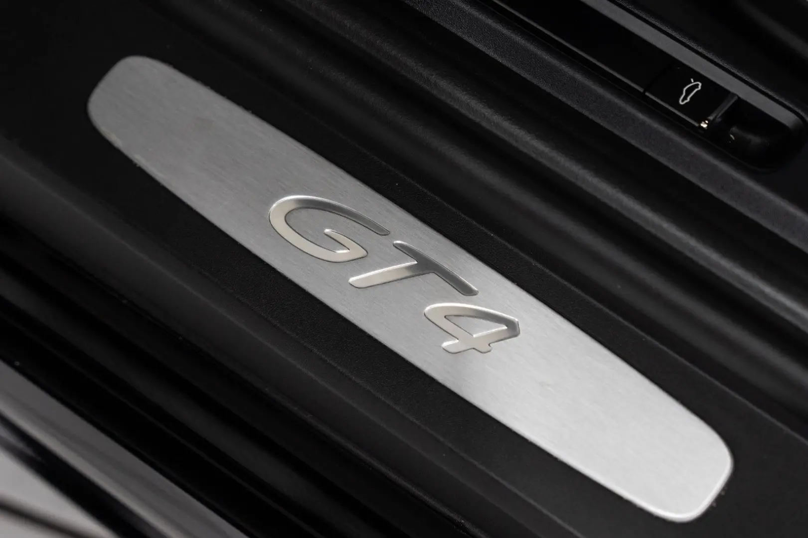 Cayman GT4*CARBON*SPORT-CHRONO*KERAMIK*18-WEGE*