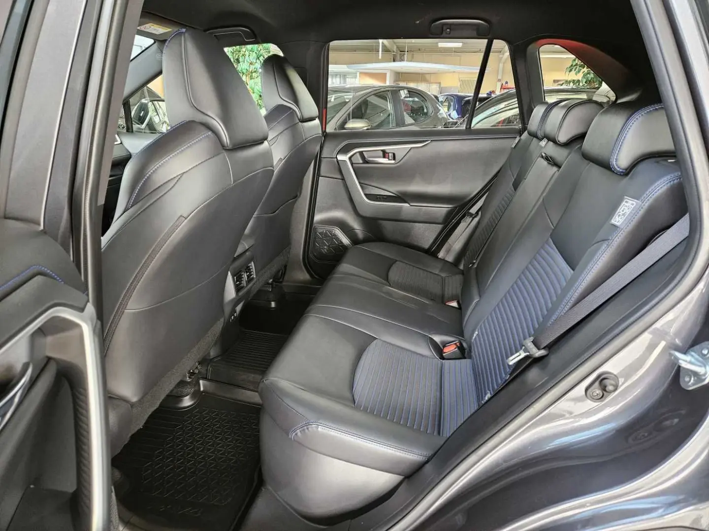 RAV4 2.5 Hybrid Style AHK Teilleder 18 Zoll LM-F