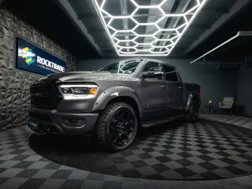 RAM 5.7 V8 HEMI 4x4 NIGHT LARAMIE  Pano 22 Zoll