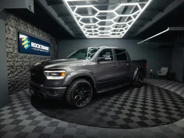 RAM 5.7 V8 HEMI 4x4 NIGHT LARAMIE *Pano*22 Zoll*