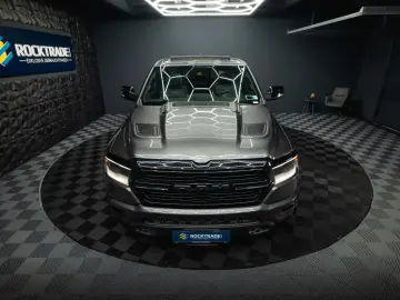 RAM 5.7 V8 HEMI 4x4 NIGHT LARAMIE *Pano*22 Zoll*
