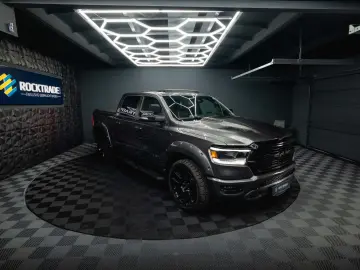 RAM 5.7 V8 HEMI 4x4 NIGHT LARAMIE *Pano*22 Zoll*