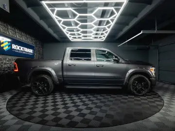 RAM 5.7 V8 HEMI 4x4 NIGHT LARAMIE *Pano*22 Zoll*