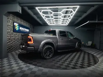 RAM 5.7 V8 HEMI 4x4 NIGHT LARAMIE *Pano*22 Zoll*
