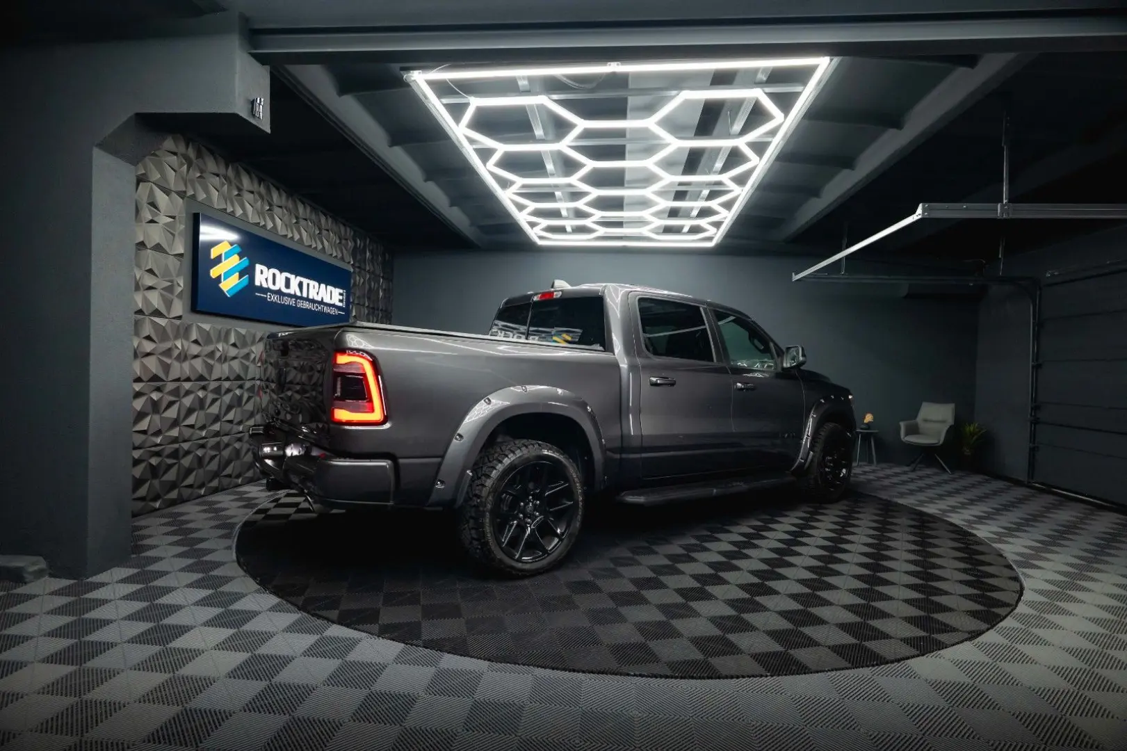 RAM 5.7 V8 HEMI 4x4 NIGHT LARAMIE *Pano*22 Zoll*