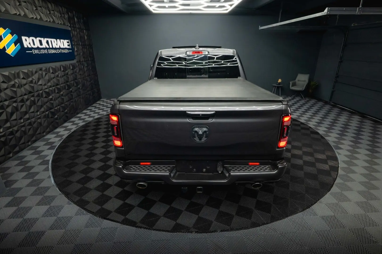 RAM 5.7 V8 HEMI 4x4 NIGHT LARAMIE *Pano*22 Zoll*