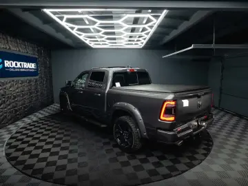 RAM 5.7 V8 HEMI 4x4 NIGHT LARAMIE *Pano*22 Zoll*
