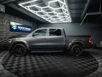 RAM 5.7 V8 HEMI 4x4 NIGHT LARAMIE *Pano*22 Zoll*