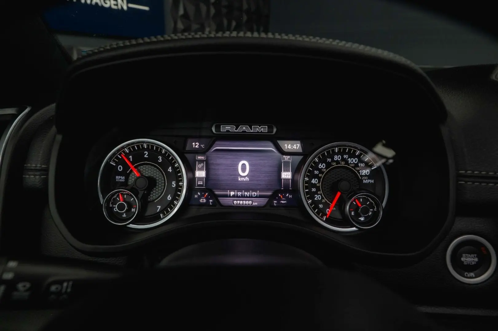 RAM 5.7 V8 HEMI 4x4 NIGHT LARAMIE *Pano*22 Zoll*