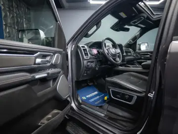 RAM 5.7 V8 HEMI 4x4 NIGHT LARAMIE *Pano*22 Zoll*