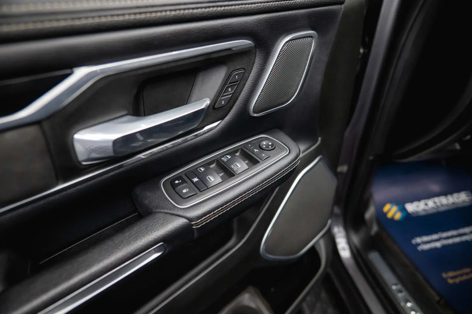 RAM 5.7 V8 HEMI 4x4 NIGHT LARAMIE *Pano*22 Zoll*
