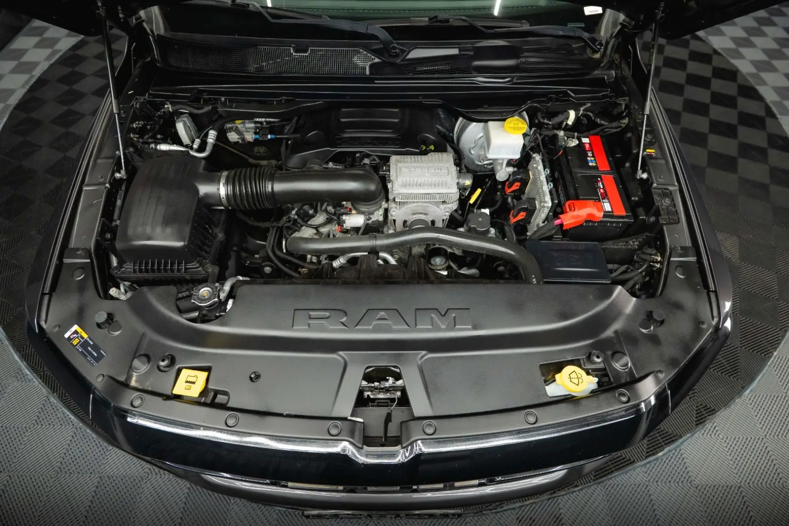 RAM 5.7 V8 HEMI 4x4 NIGHT LARAMIE *Pano*22 Zoll*