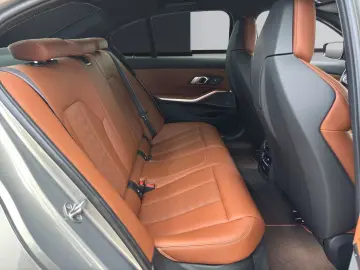 M3 Competition xDrive Limousine [Laser, Carbon]