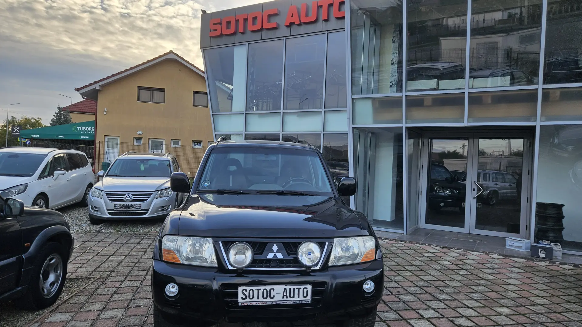 Mitsubishi Grand Pajero