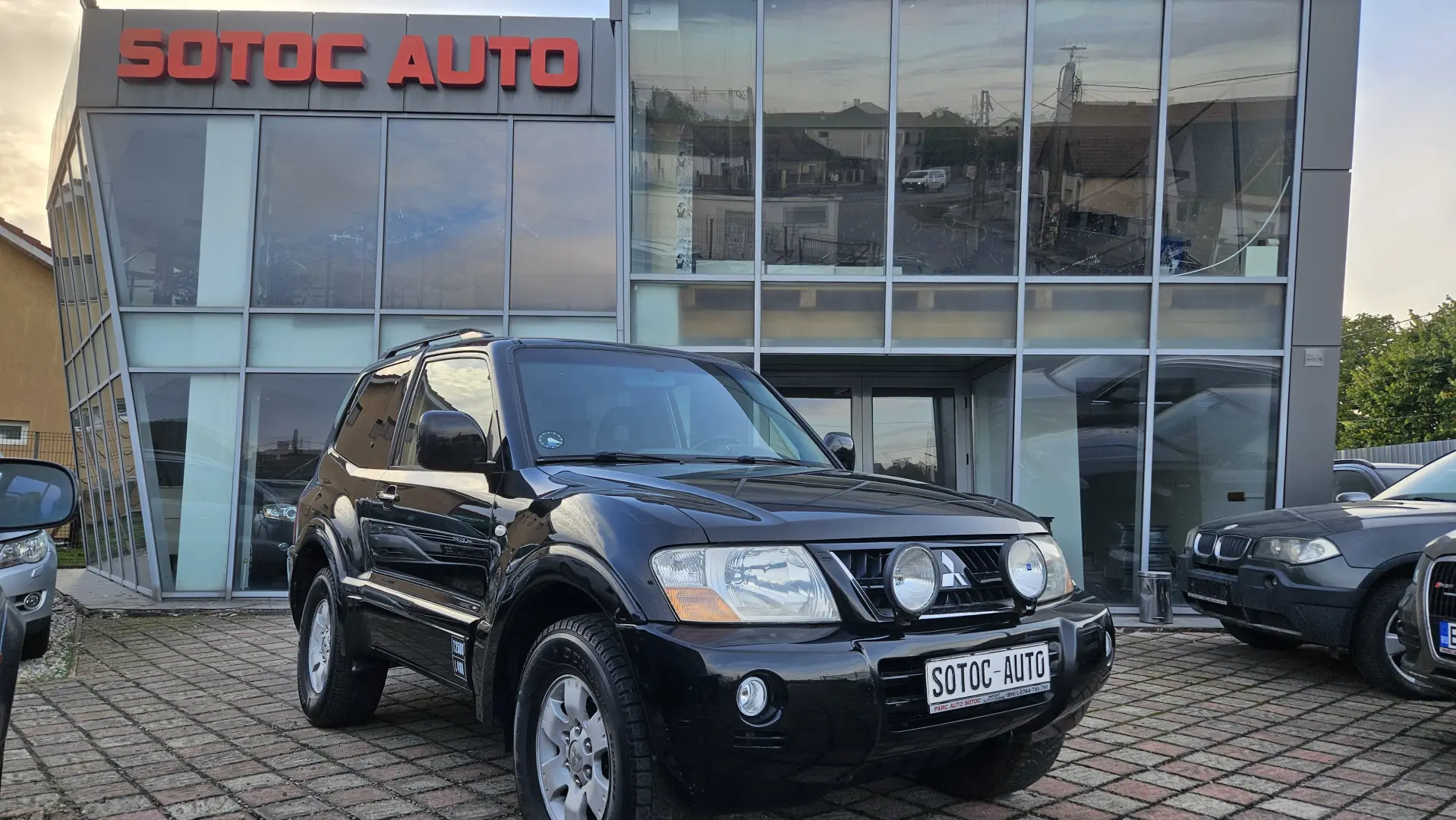 Mitsubishi Grand Pajero