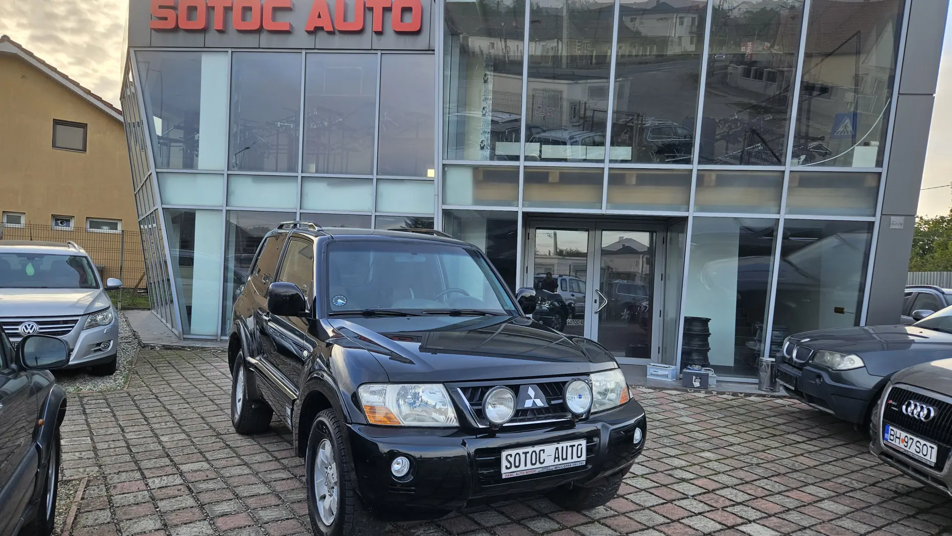 Mitsubishi Grand Pajero