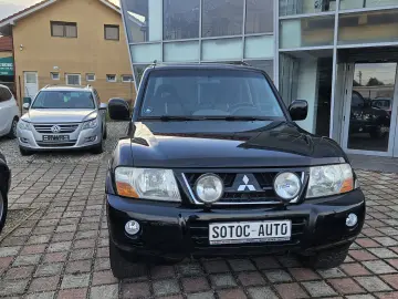 Mitsubishi Grand Pajero