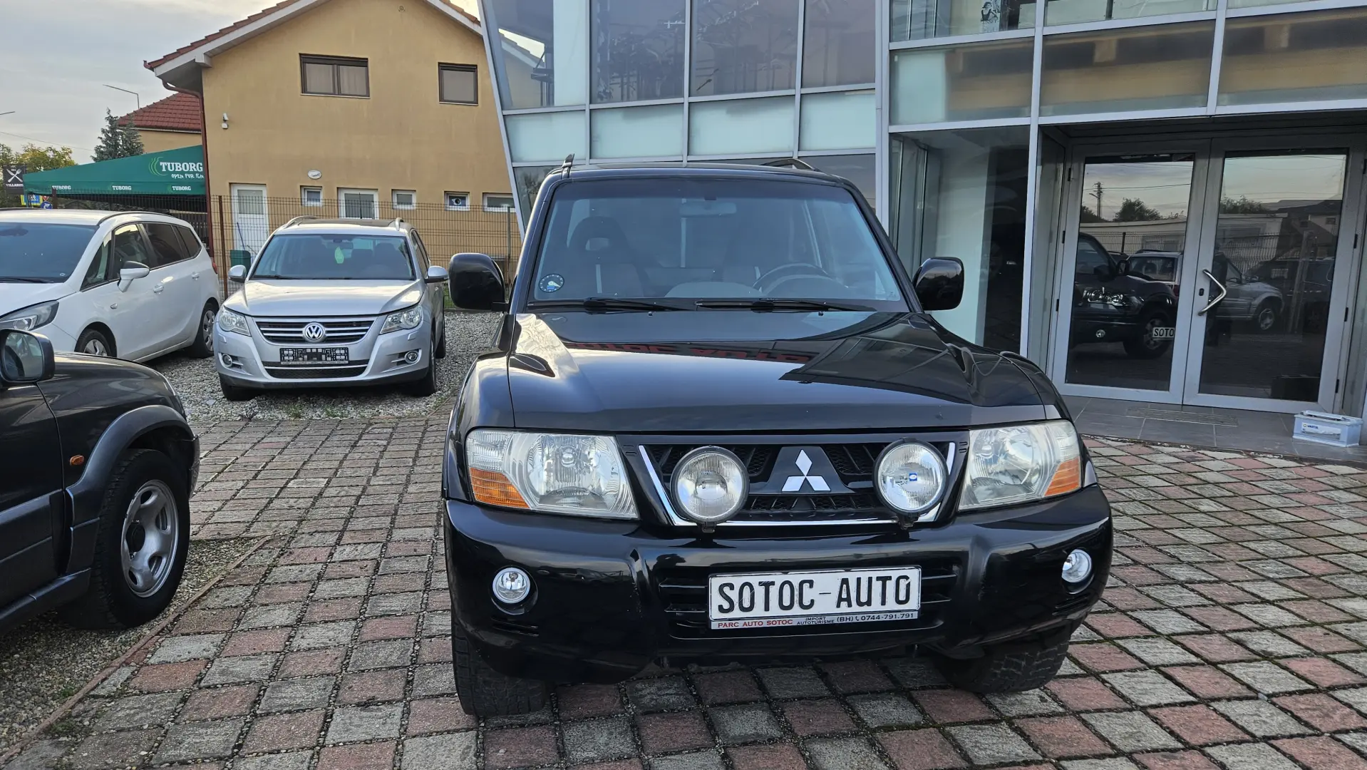 Mitsubishi Grand Pajero