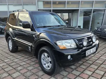 Mitsubishi Grand Pajero