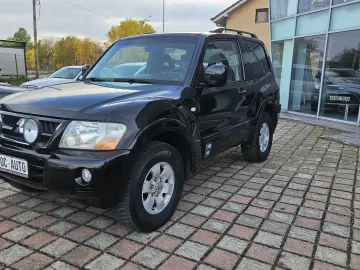 Mitsubishi Grand Pajero