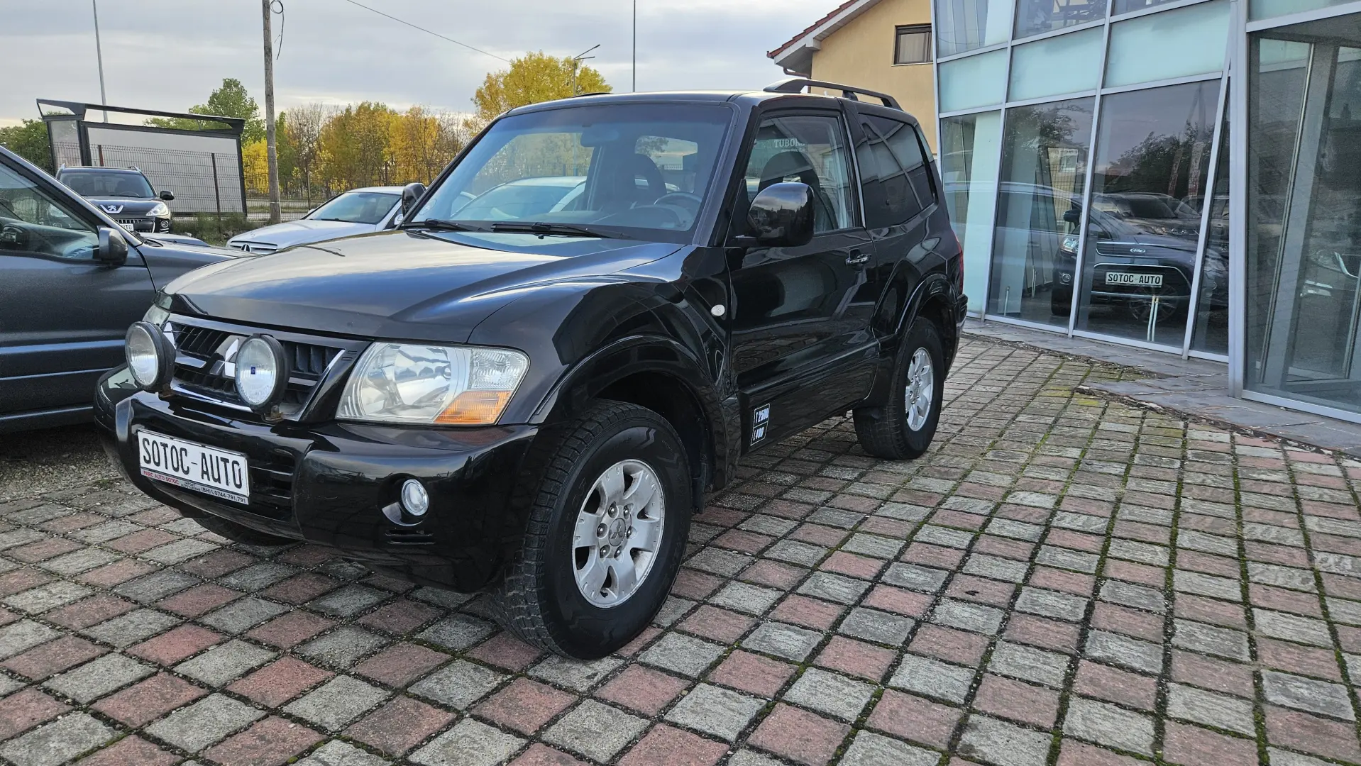 Mitsubishi Grand Pajero